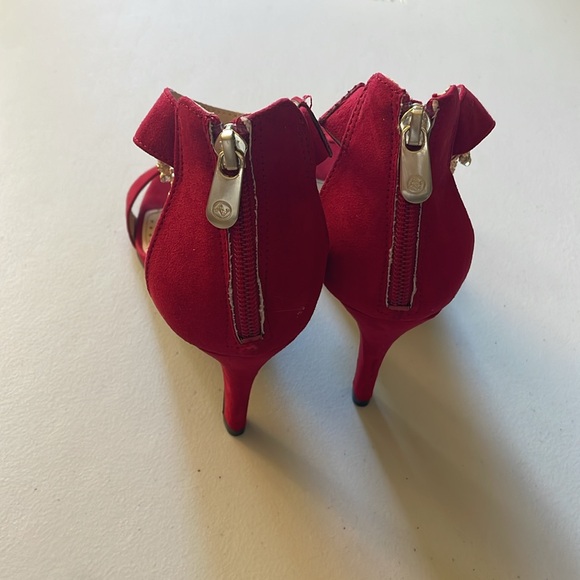 Red heels - Picture 4 of 5